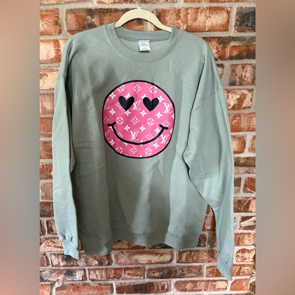Hanes sage Green Sweatshirt with Pink design Smiley - Picture 1 of 7